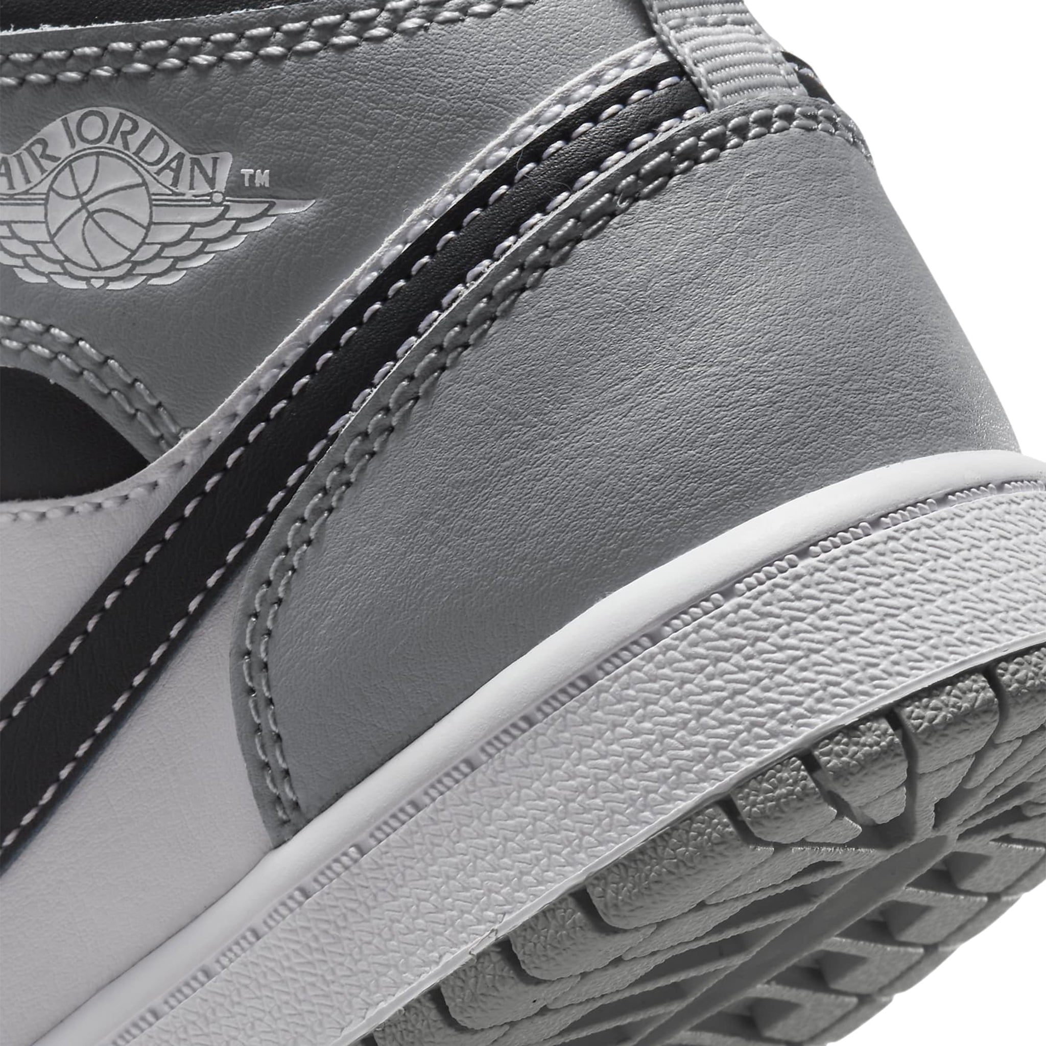Logo view of Air Jordan 1 Mid Light Smoke Grey (2022) (PS) 640734-078